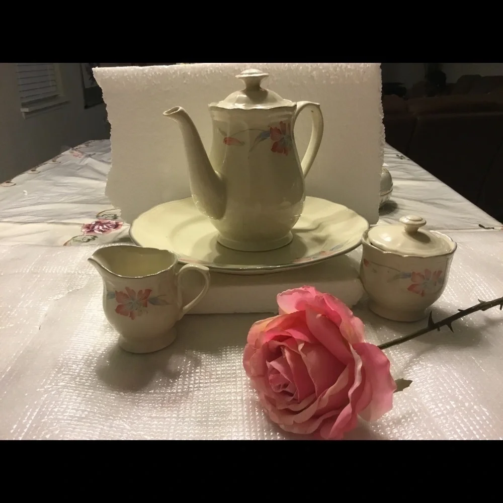 ROYAL OF LONDON‎ TEA SET